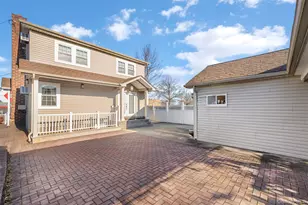 215 Rudolf Rd, Mineola, NY 11501 - Photo 7