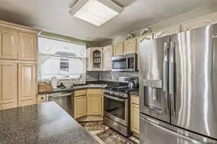 172-15 126th Ave, Jamaica, NY 11434 - Photo 9