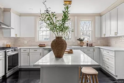 33 S Windsor Avenue, Brightwaters, NY 11718 - Photo 11