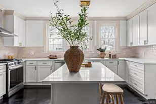 33 S Windsor Ave, Brightwaters, NY 11718 - Photo 11