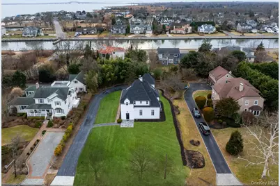 33 S Windsor Avenue, Brightwaters, NY 11718 - Photo 35