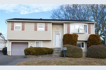 528 14th Street, West Babylon, NY 11704 - Photo 1