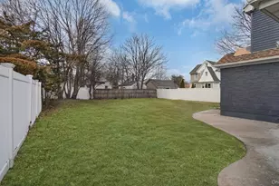 39 Acacia Ave, Hempstead, NY 11550 - Photo 3