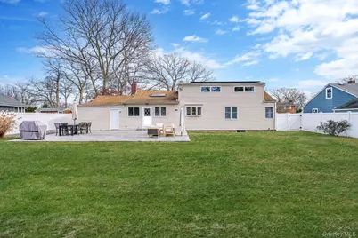 114 Monroe Avenue, Patchogue, NY 11772 - Photo 3