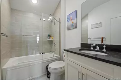 422 Marina Pointe Drive #422, East Rockaway, NY 11518 - Photo 11