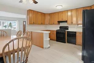 47 Vincent Rd, Hicksville, NY 11801 - Photo 7