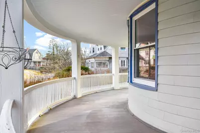 8 The Serpentine, New Rochelle, NY 10801 - Photo 5