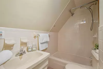 8 The Serpentine, New Rochelle, NY 10801 - Photo 39