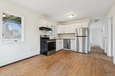 129 E Woodside Avenue, Patchogue, NY 11772 - Photo 15