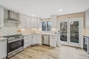 6 Stone Gate Ct, Smithtown, NY 11787 - Photo 11