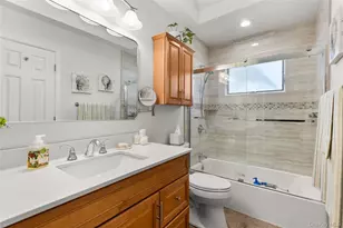 152 Keswick Dr, East Islip, NY 11730 - Photo 17