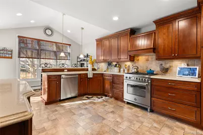 152 Keswick Drive, East Islip, NY 11730 - Photo 5