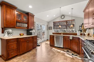 152 Keswick Dr, East Islip, NY 11730 - Photo 7