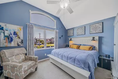 29 North Plaza, Amityville, NY 11701 - Photo 15