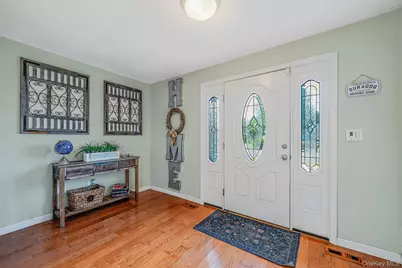 29 North Plaza, Amityville, NY 11701 - Photo 3