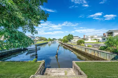 29 North Plaza, Amityville, NY 11701 - Photo 35