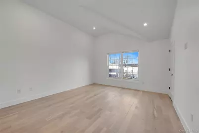 One Manhasset Avenue #B, Port Washington, NY 11050 - Photo 17