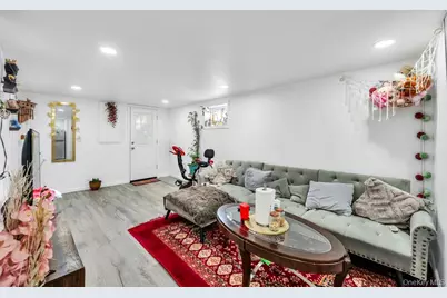 22 Bruce Lane, Farmingdale, NY 11735 - Photo 5