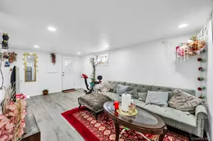 22 Bruce Ln, Farmingdale, NY 11735 - Photo 5