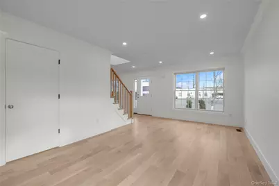 One Manhasset Avenue #A, Port Washington, NY 11050 - Photo 9