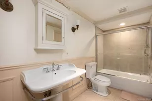 19 Amherst Rd, Great Neck, NY 11021 - Photo 23