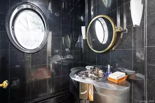 19 Amherst Rd, Great Neck, NY 11021 - Photo 13