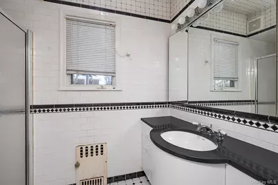 19 Amherst Road, Great Neck, NY 11021 - Photo 9