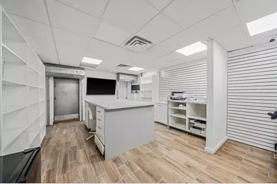 104-06 Jamaica Avenue, Richmond Hill, NY 11418 - Photo 5