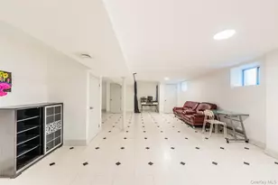 53-12 199th St, Fresh Meadows, NY 11365 - Photo 21