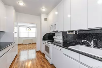 1 Kensington Gate #302, Great Neck, NY 11021 - Photo 15