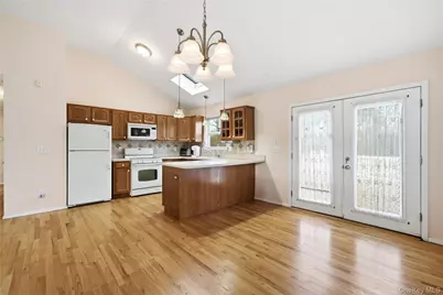 28 2nd Avenue, Central Islip, NY 11722 - Photo 3