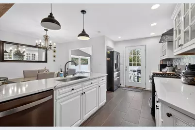 175 Evergreen Avenue, Smithtown, NY 11787 - Photo 7