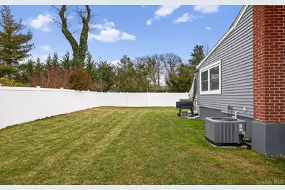 175 Evergreen Avenue, Smithtown, NY 11787 - Photo 25