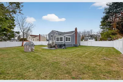 175 Evergreen Avenue, Smithtown, NY 11787 - Photo 27