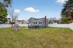 175 Evergreen Ave, Smithtown, NY 11787 - Photo 27