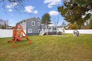 175 Evergreen Ave, Smithtown, NY 11787 - Photo 29