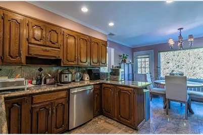 97 Gilmar Lane, Roslyn Heights, NY 11577 - Photo 11