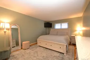 25 Glen Hollow Dr, Holtsville, NY 11742 - Photo 11