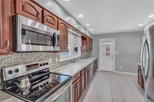 233 Sears Rd, West Islip, NY 11795 - Photo 11