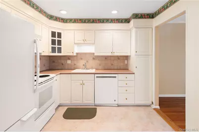 502 Kensington Way, Mount Kisco, NY 10549 - Photo 17