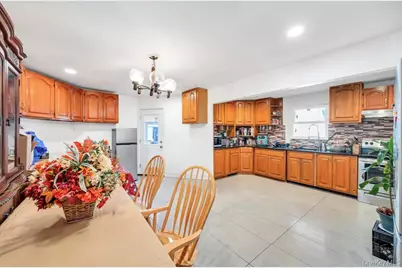 622 Wyngate Drive E, Valley Stream, NY 11580 - Photo 15