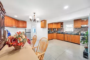 622 Wyngate Dr E, Valley Stream, NY 11580 - Photo 15