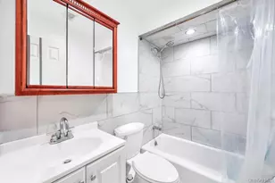 622 Wyngate Dr E, Valley Stream, NY 11580 - Photo 23