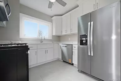 160 Argyle Avenue, Uniondale, NY 11553 - Photo 7