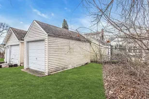 949 N 7th St, New Hyde Park, NY 11040 - Photo 7