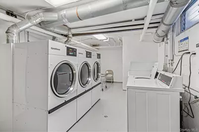 411 Merrick Road #B, Rockville Centre, NY 11570 - Photo 11