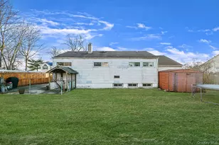 13 Hewes St, Brentwood, NY 11717 - Photo 5