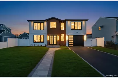 8 Table Lane, Hicksville, NY 11801 - Photo 3