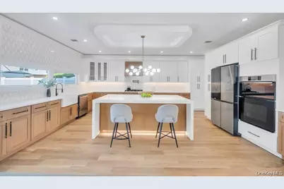 8 Table Lane, Hicksville, NY 11801 - Photo 5