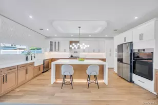 8 Table Ln, Hicksville, NY 11801 - Photo 5